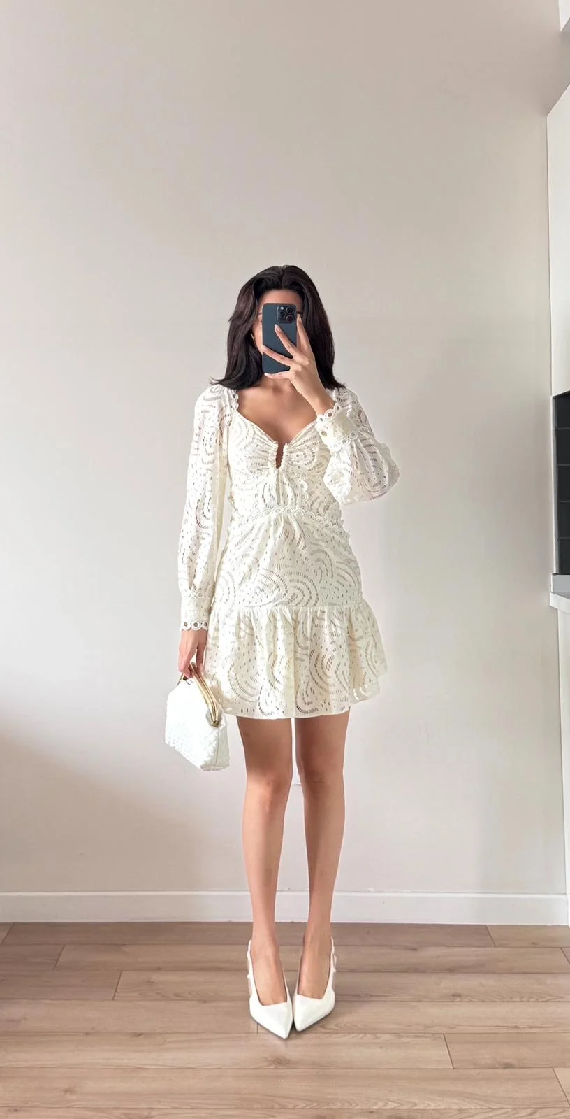 Bej Uzun Kollu Brodeli Sırt Detaylı Mini Elbise