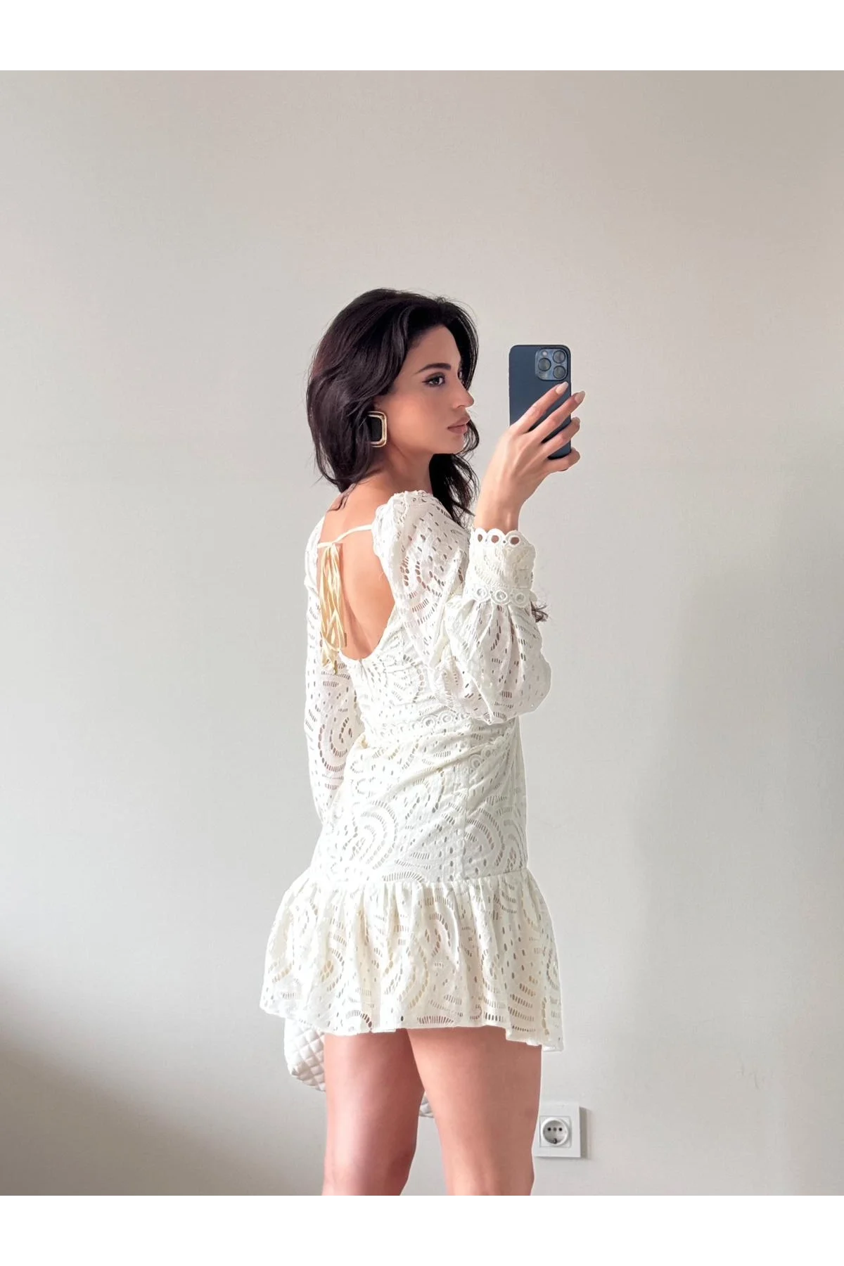 Bej Uzun Kollu Brodeli Sırt Detaylı Mini Elbise