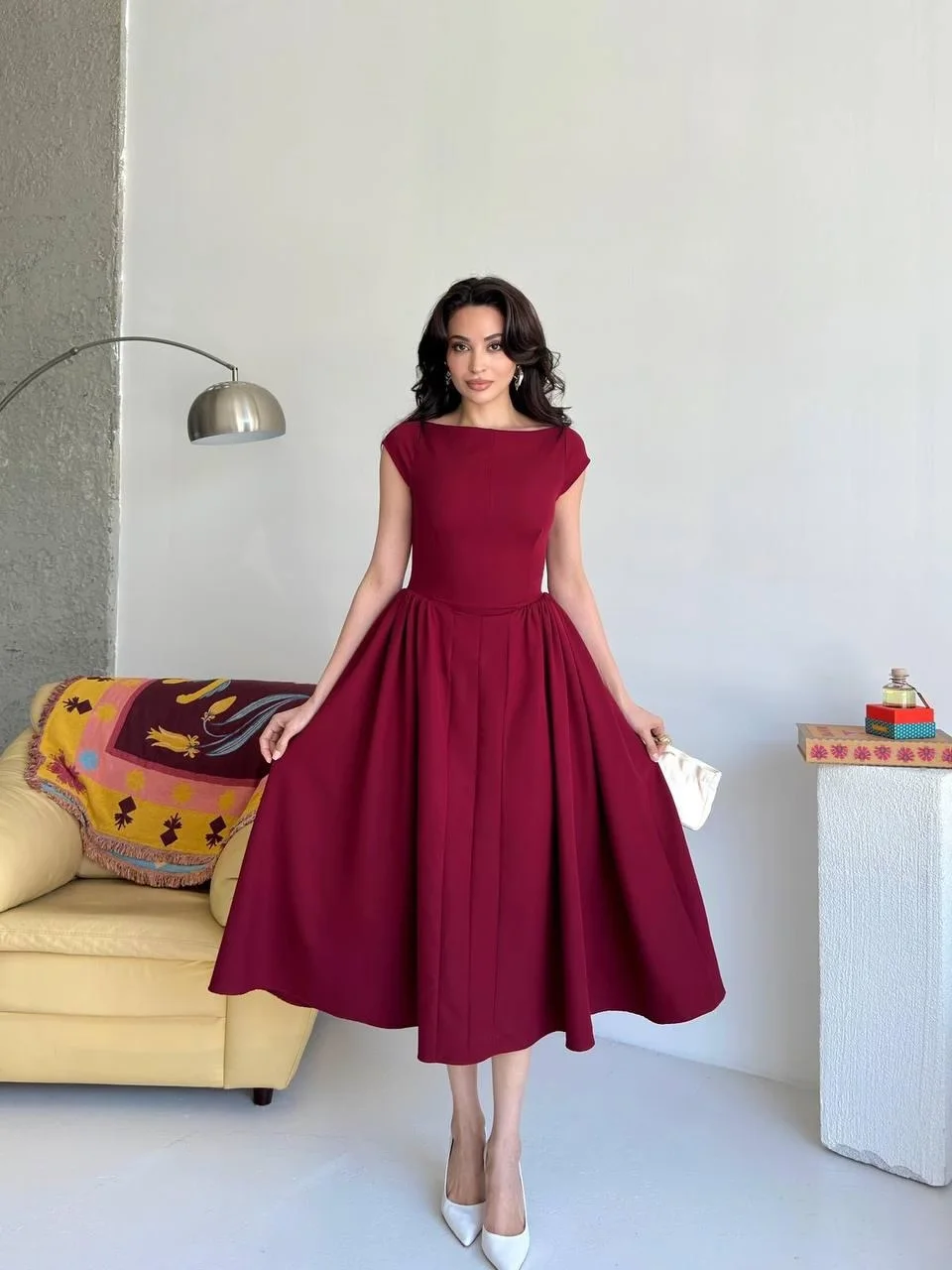 Bordo Beli Büzgülü Sırt Detaylı Midi Elbise