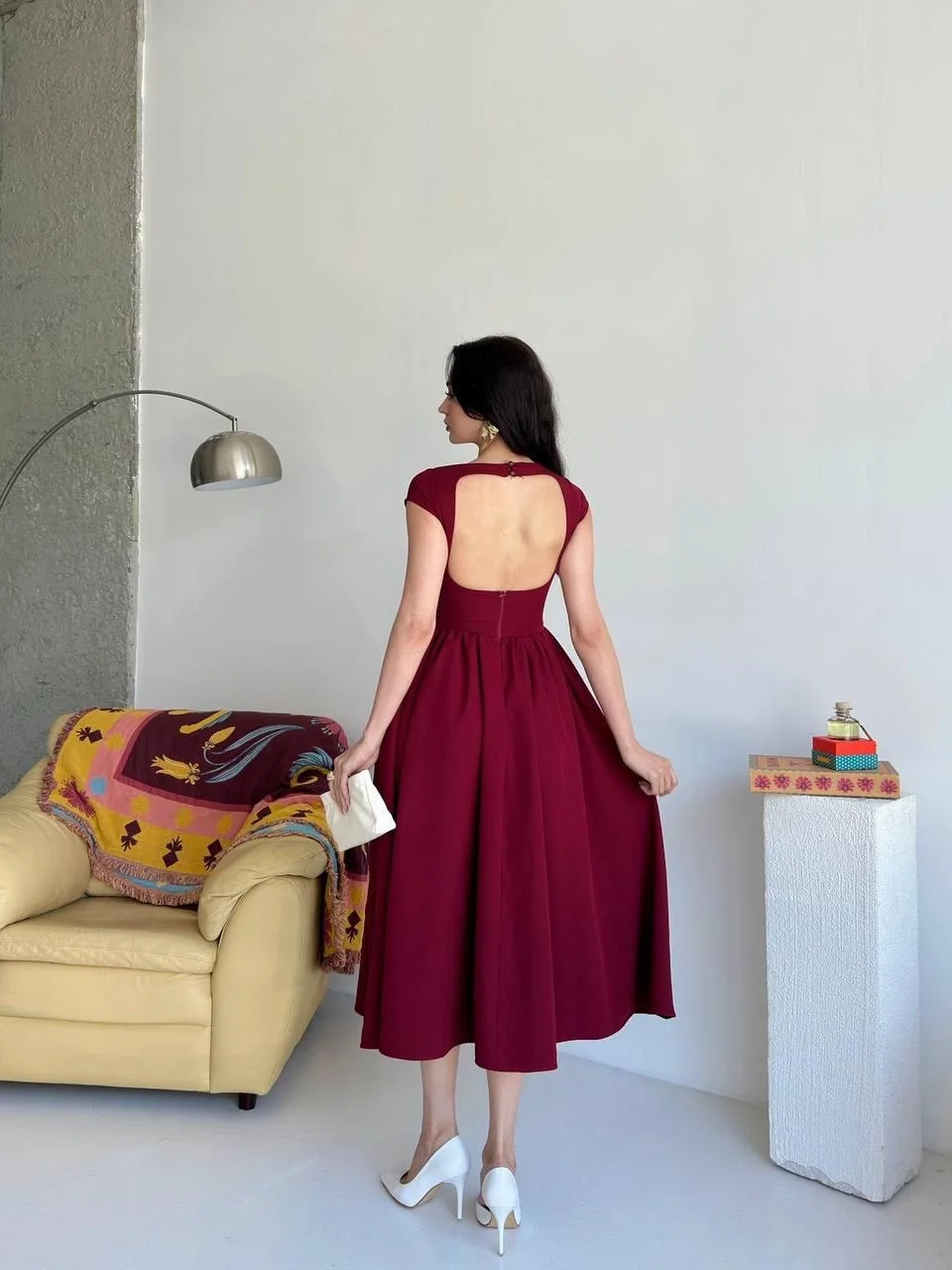 Bordo Beli Büzgülü Sırt Detaylı Midi Elbise