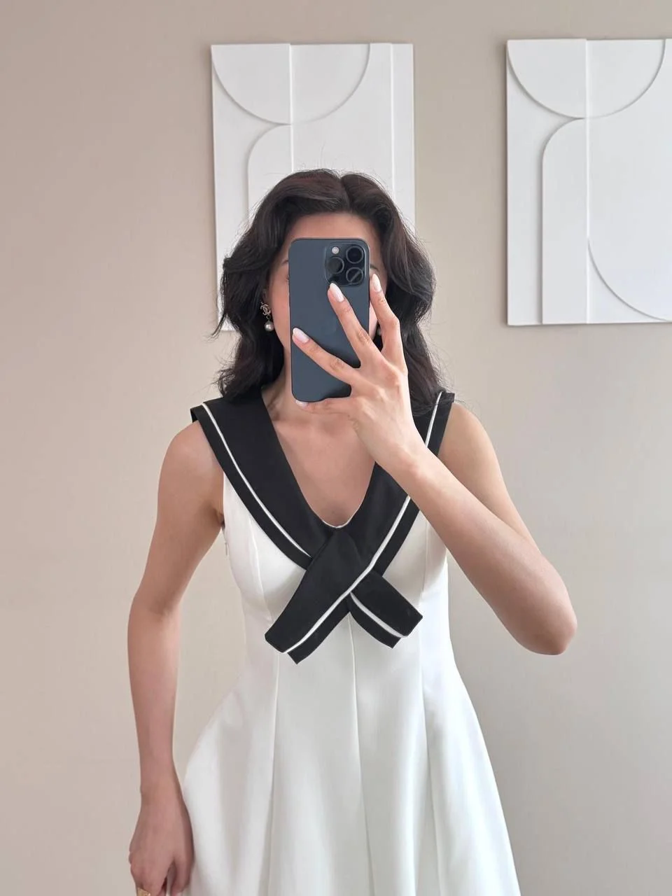 Kadın Beyaz V Yaka Volanlı Mini Elbise
