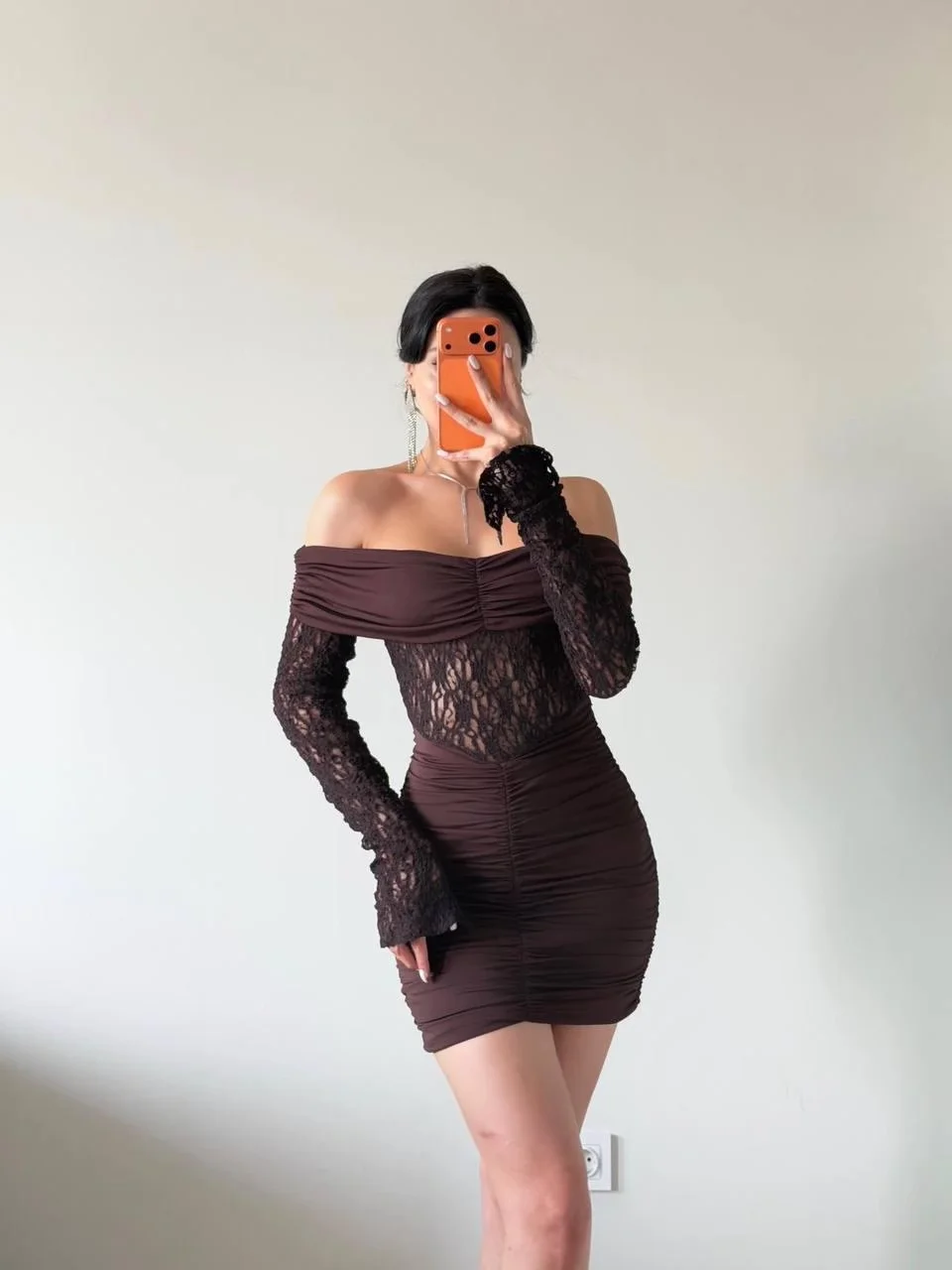 Kahverengi Dantelli Bel Ve Göğüs Drapeli Mini Elbise