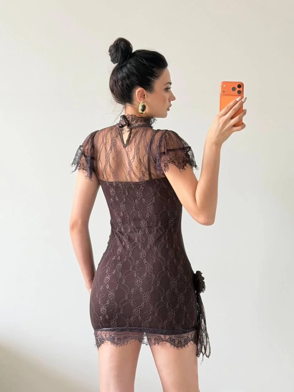 Kahverengi Dantelli Gül Detaylı Elbise