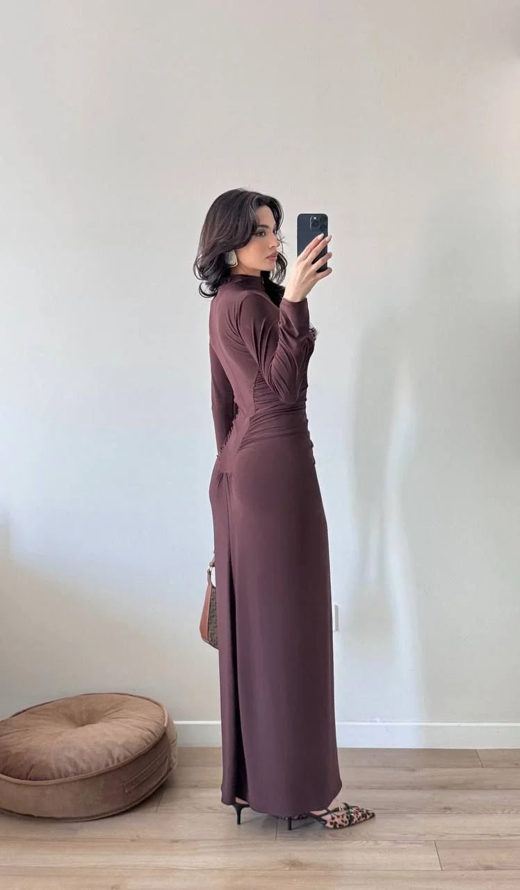 Kahverengi Dik Yaka Düğmeli Büzgülü Maxi Elbise