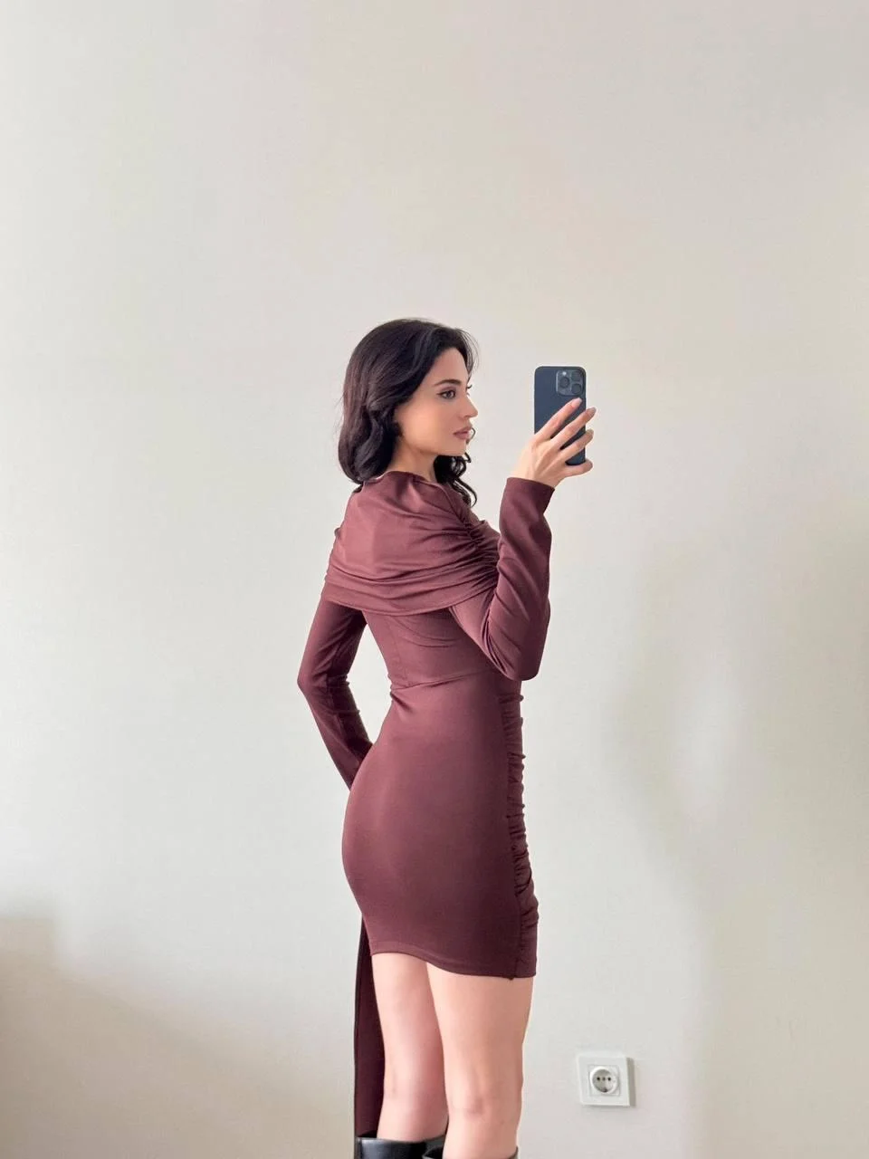 Kahverengi Drapeli Uzun Kollu Mini Kuyruklu Elbise