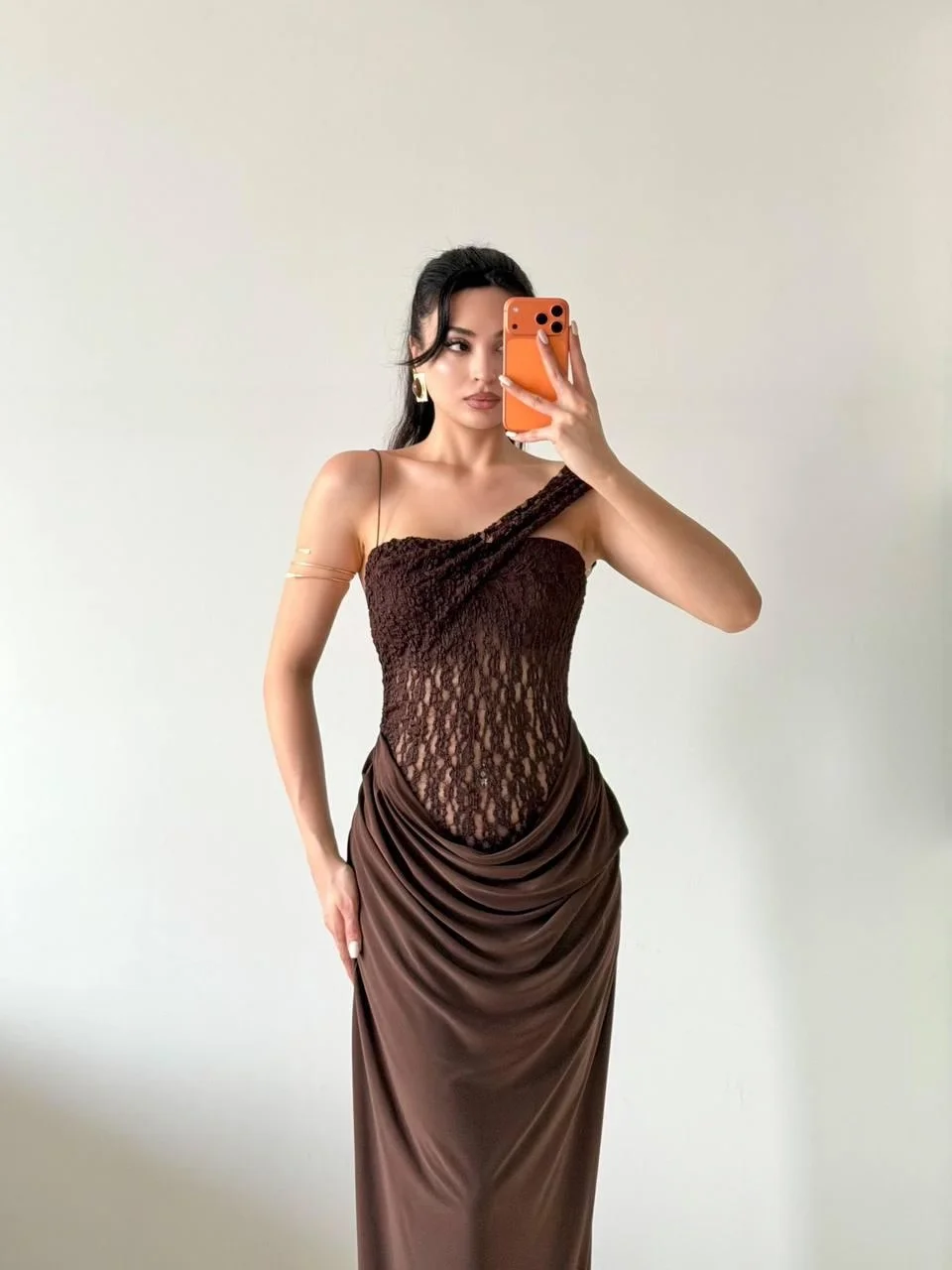 Kahverengi Göğüs Dantelli Eteği Drapeli Askılı Maxi Elbise