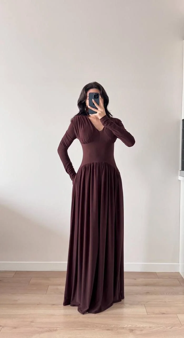 Kahverengi V Yaka Eteği Büzgülü Dökümlü Maxi Elbise
