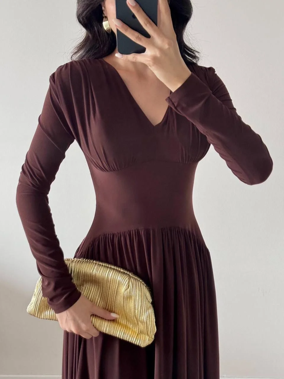 Kahverengi V Yaka Eteği Büzgülü Dökümlü Maxi Elbise