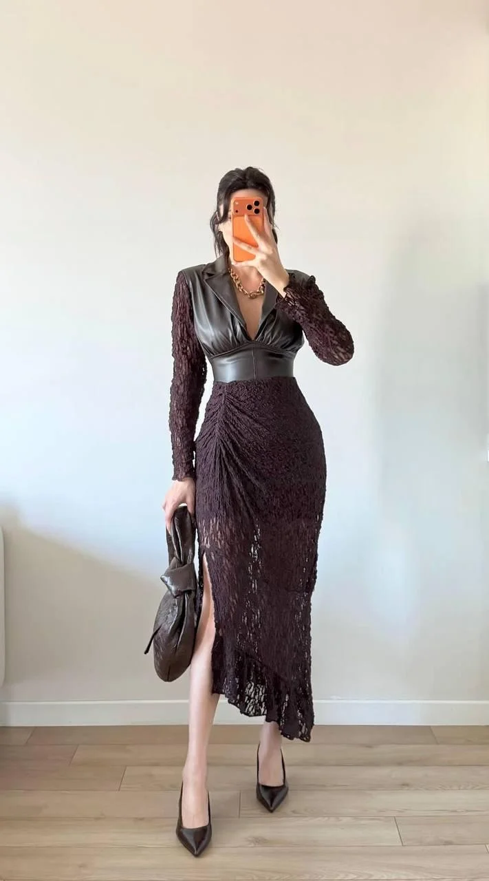 Kahverengi Yırtmaçlı Dantelli Midi Elbise