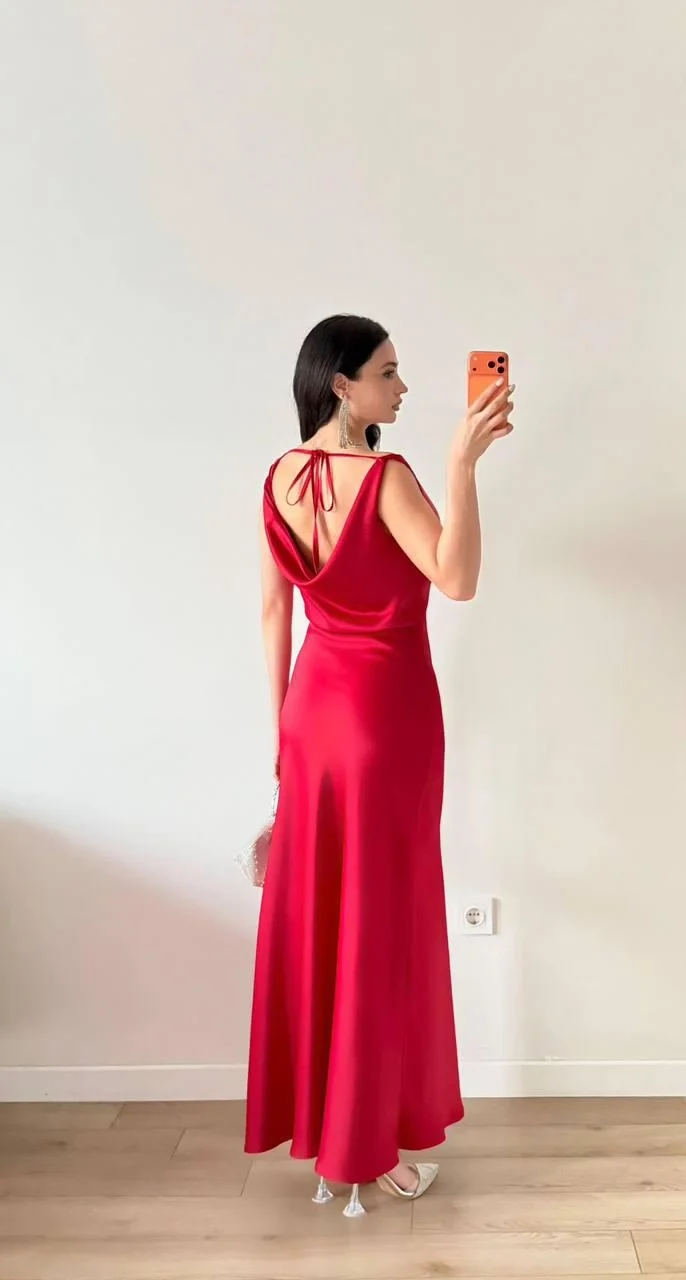 Kırmızı Ön Arka Degaje Yaka Saten Midi Elbise