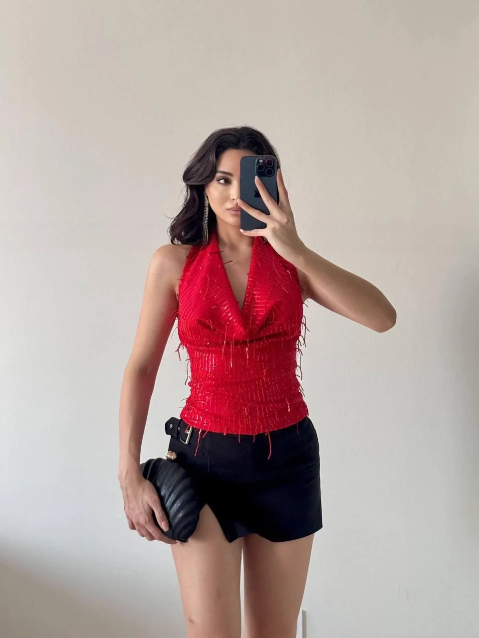 Kırmızı Pul Payet Degaje Yaka Bluz