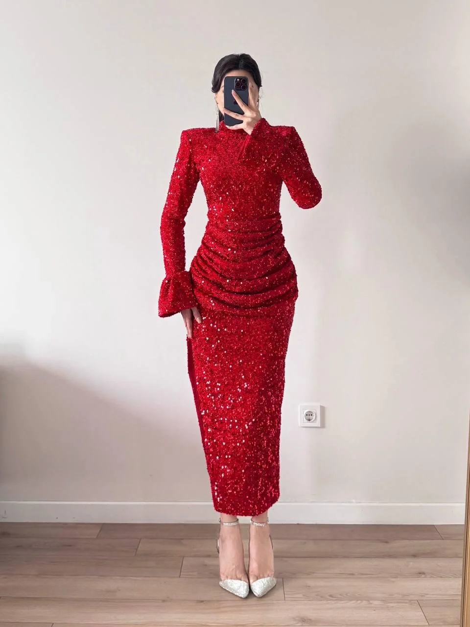 Kırmızı Yırtmaçlı Pul Payet Maxi Elbise