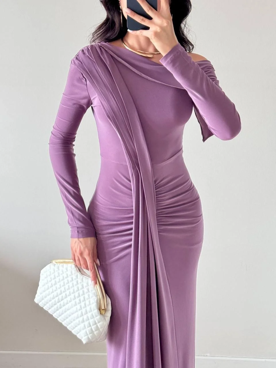 Mor Yırtmaçlı Uzun Kollu Pileli Maxi Dökümlü Elbise