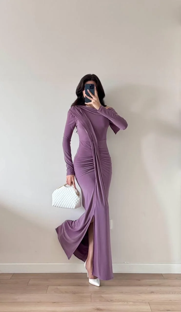 Mor Yırtmaçlı Uzun Kollu Pileli Maxi Dökümlü Elbise