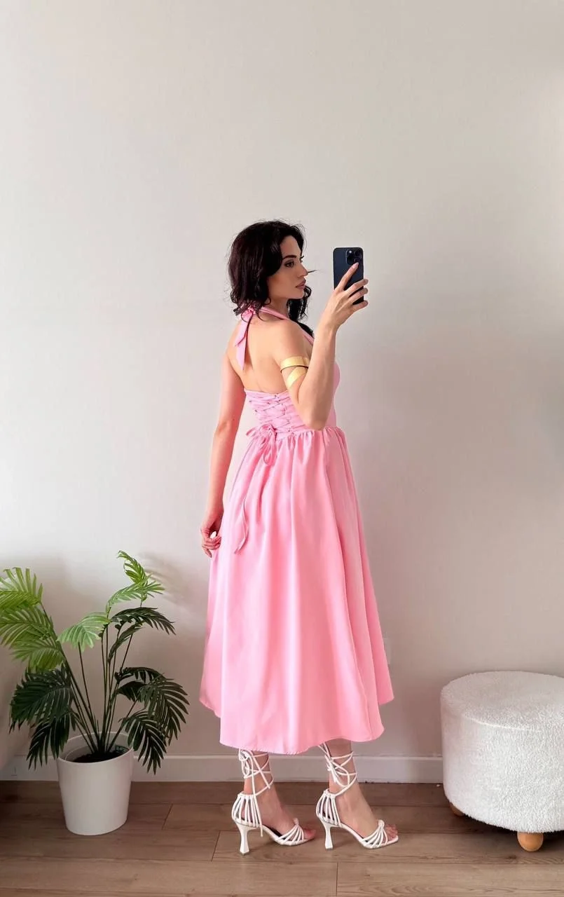 Pembe Astarı Uzun Tüllü Boyun Bağlamalı Midi Elbise