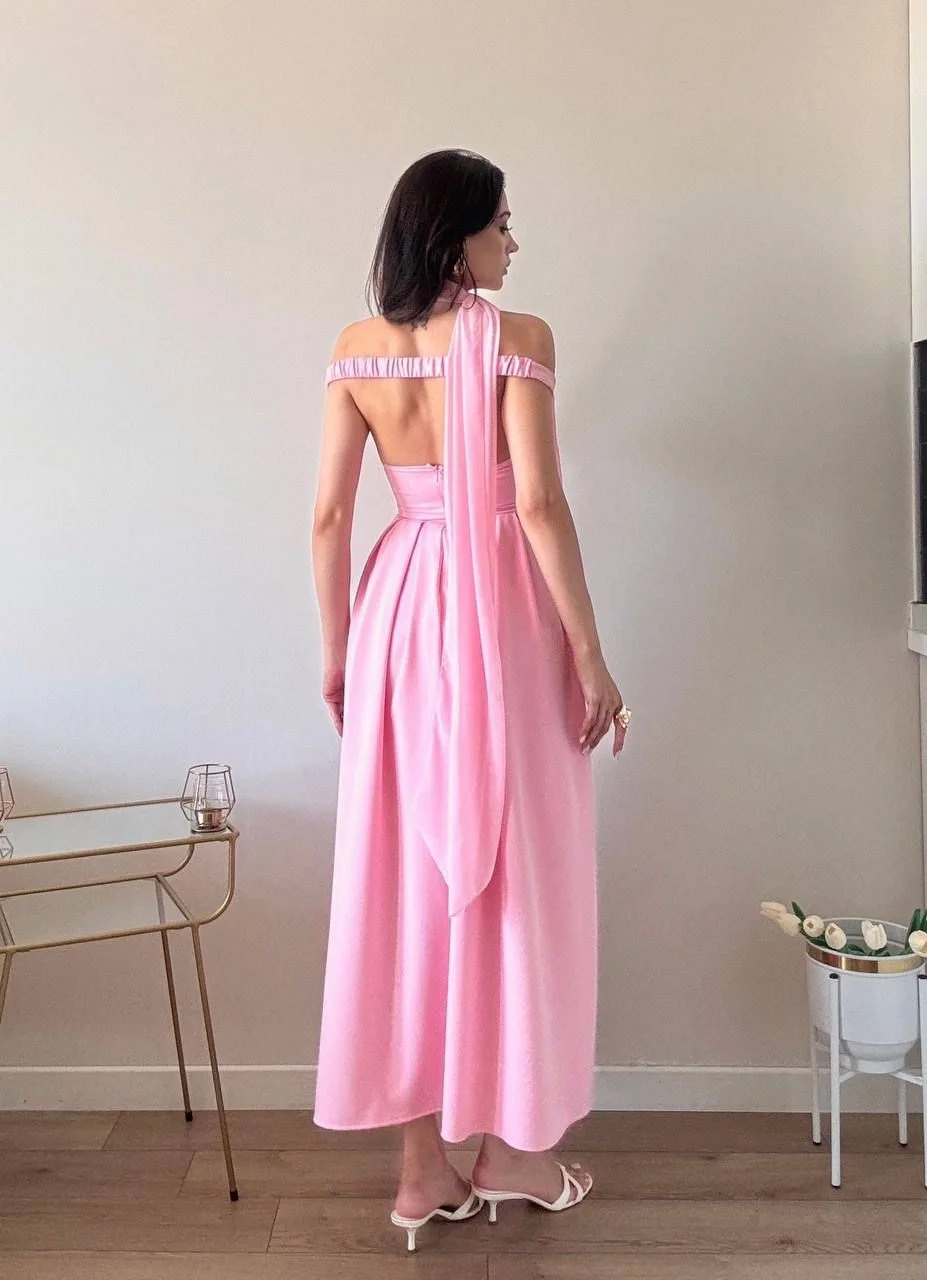 Pembe Eteği Pileli Şallı Sırt Detaylı Midi Elbise