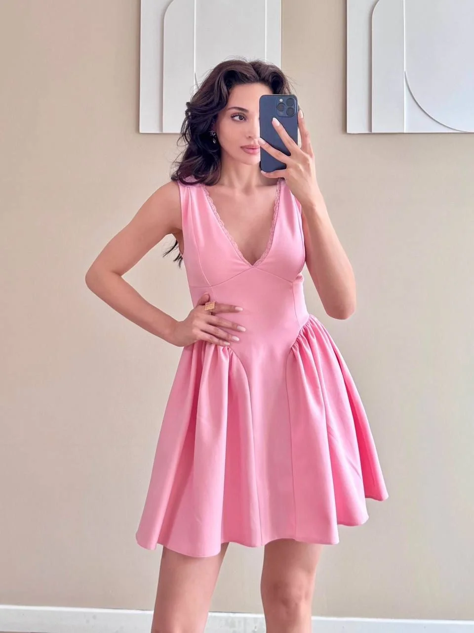 Pembe V Yaka Dantel Detaylı Cepli Mini Elbise
