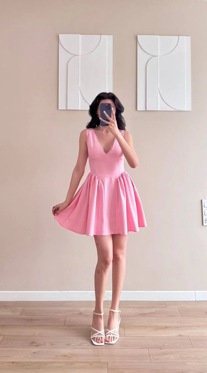 Pembe V Yaka Dantel Detaylı Cepli Mini Elbise