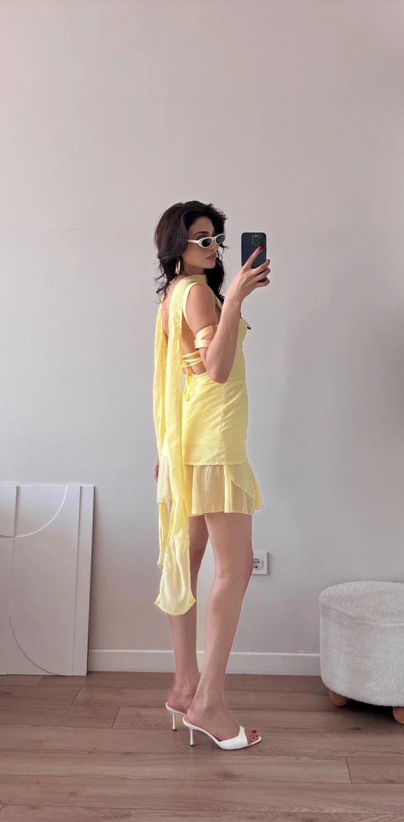 SARI FULARLI NERVÜRLÜ ŞİFON MİNİ ELBİSE