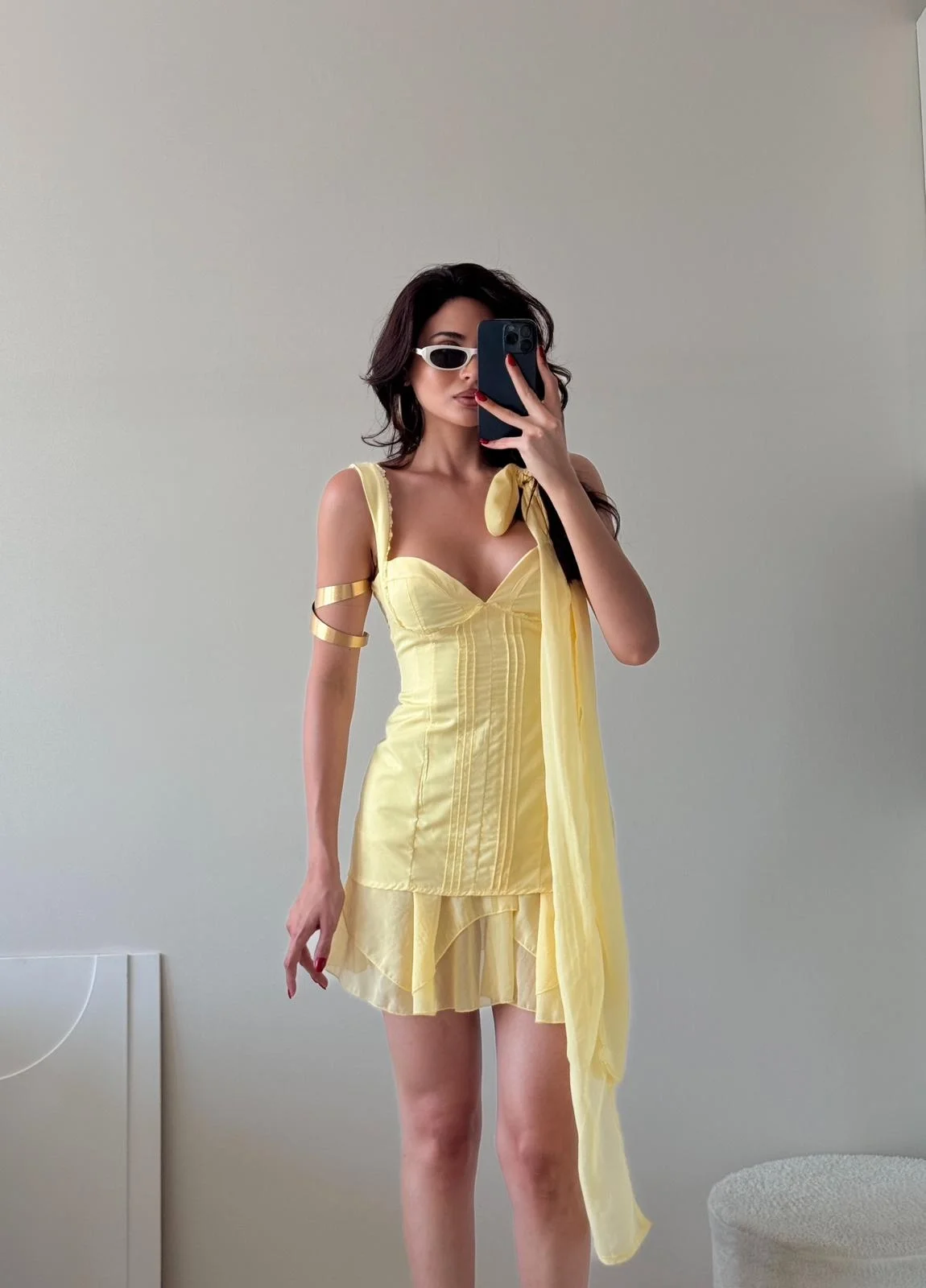 SARI FULARLI NERVÜRLÜ ŞİFON MİNİ ELBİSE