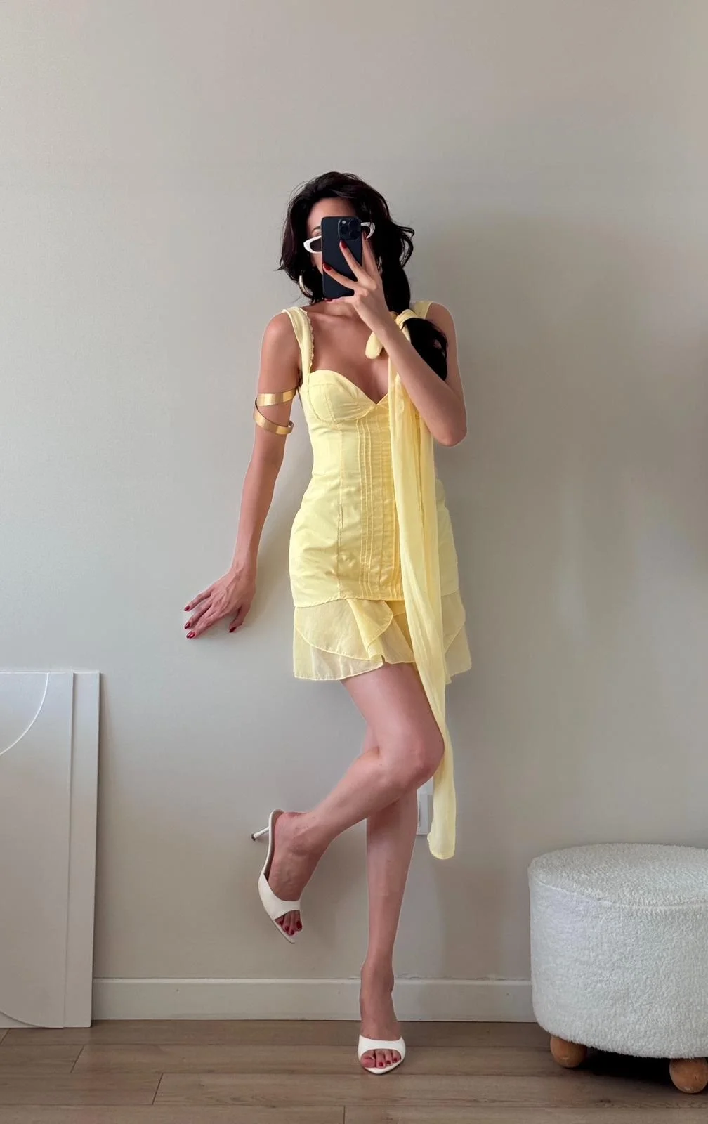 SARI FULARLI NERVÜRLÜ ŞİFON MİNİ ELBİSE