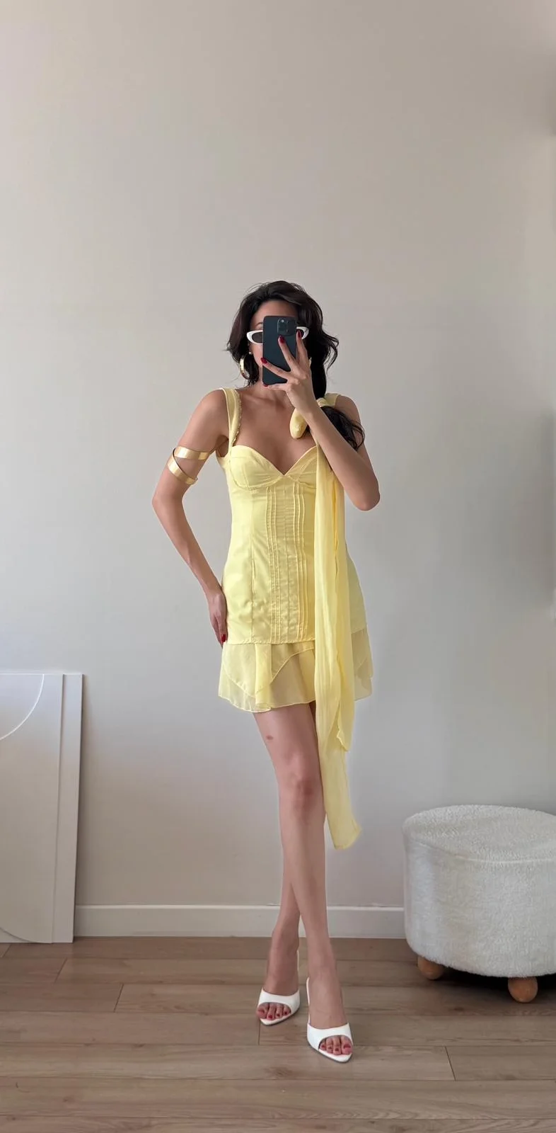 SARI FULARLI NERVÜRLÜ ŞİFON MİNİ ELBİSE