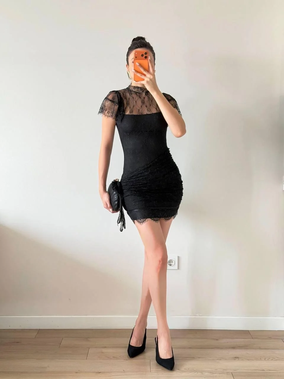 Siyah Dantelli Gül Detaylı Elbise