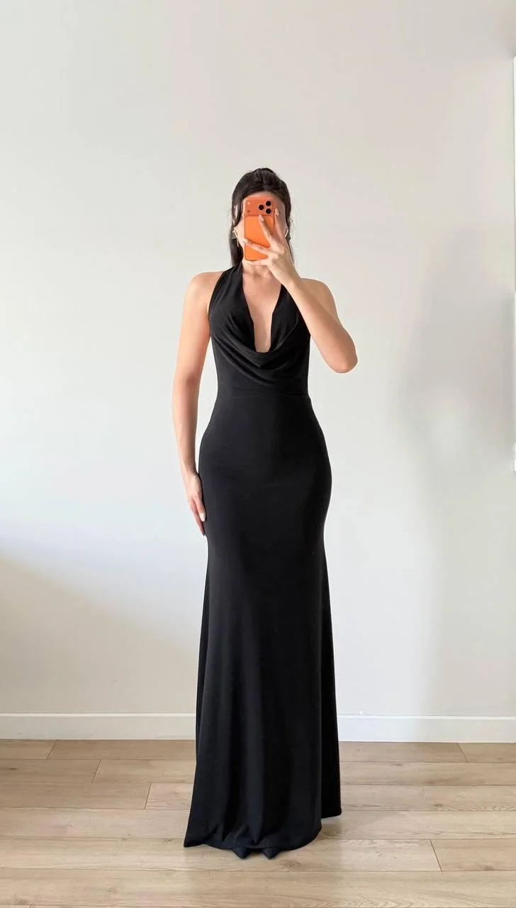 Siyah Degaje Yaka Sırt Dekolteli Maxi Elbise