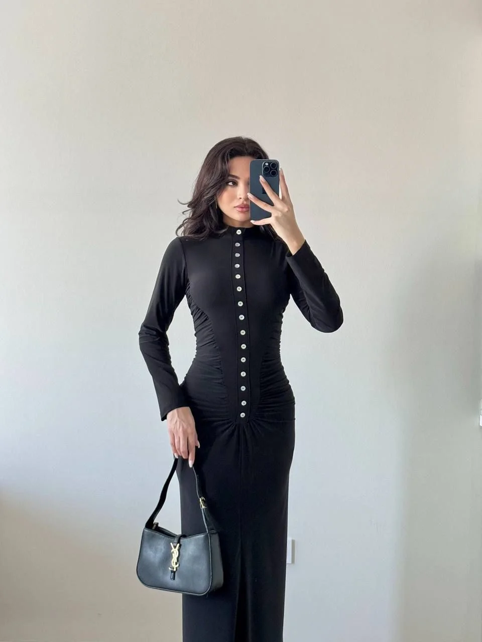 Siyah Dik Yaka Düğmeli Büzgülü Maxi Elbise