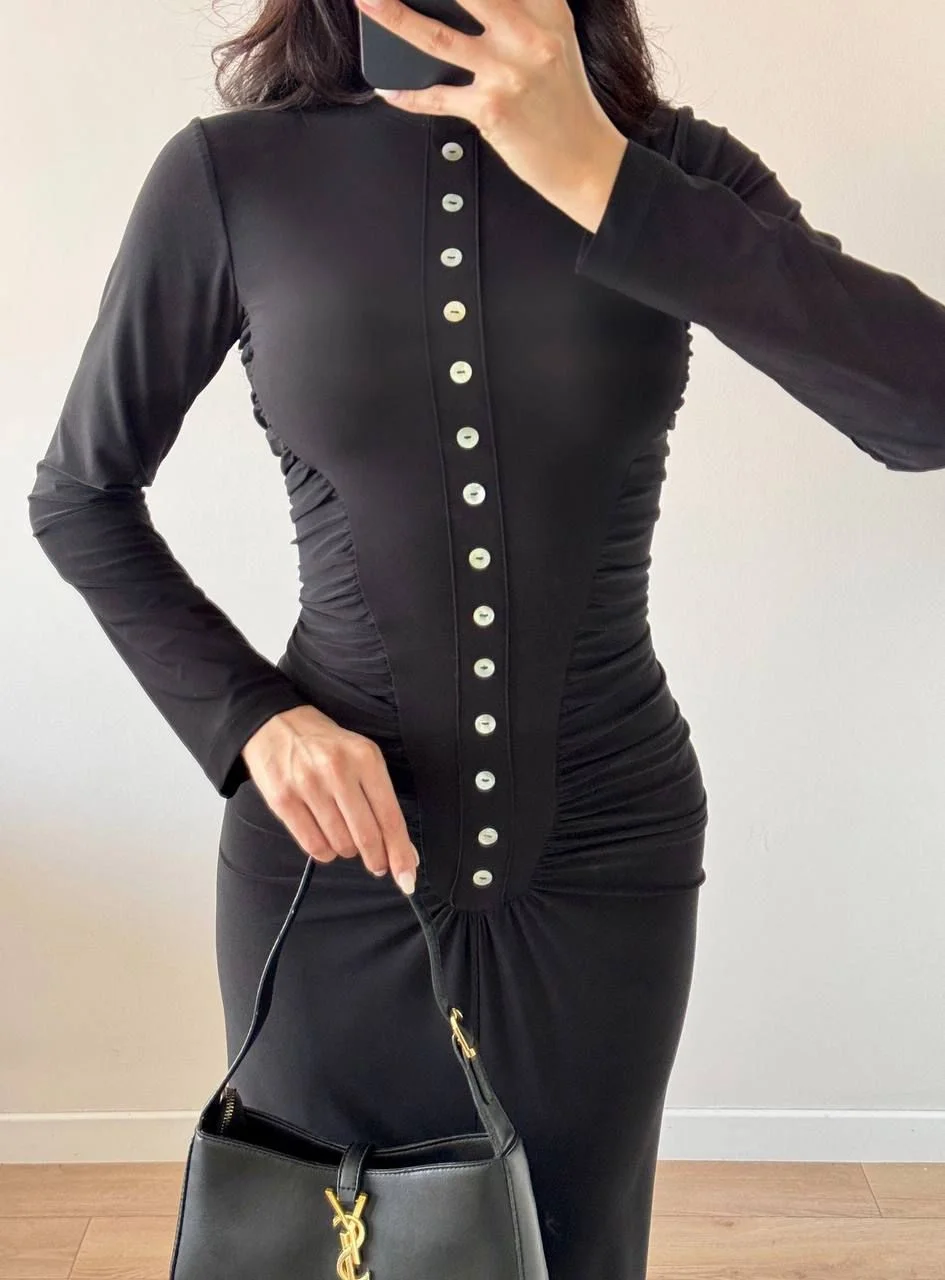 Siyah Dik Yaka Düğmeli Büzgülü Maxi Elbise