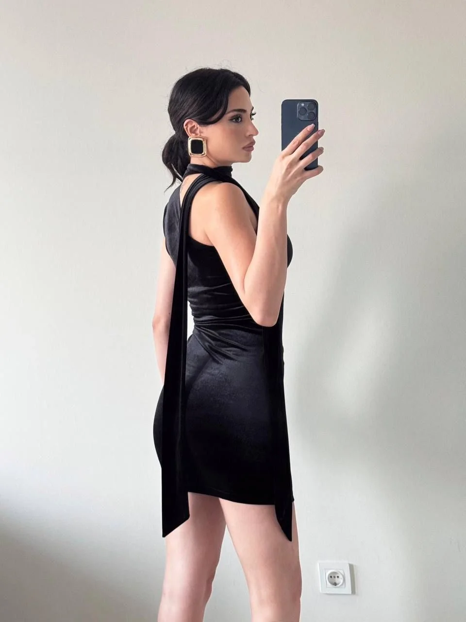 Siyah Kadife Şallı Beli Büzgülü Mini Elbise