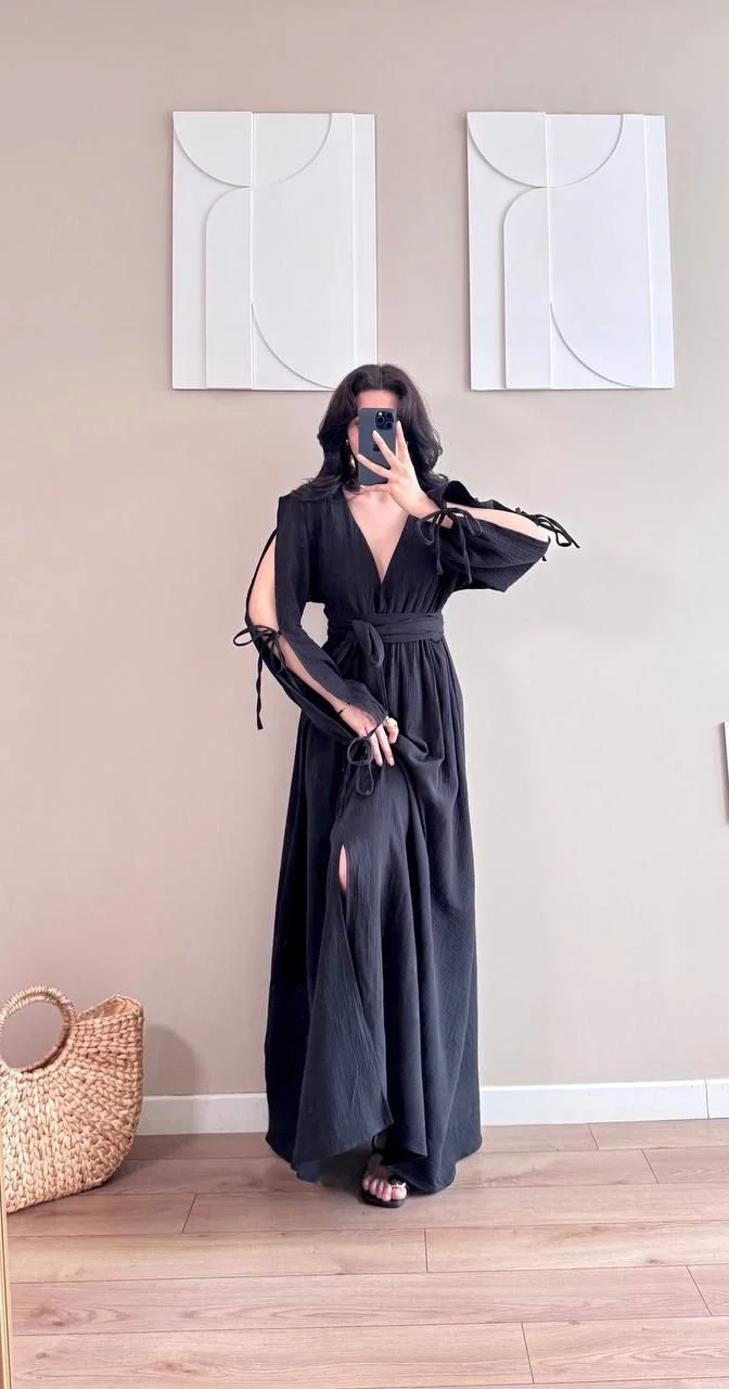 Siyah Kolları Bağlamalı Kuşaklı Müslin Maxi Elbise