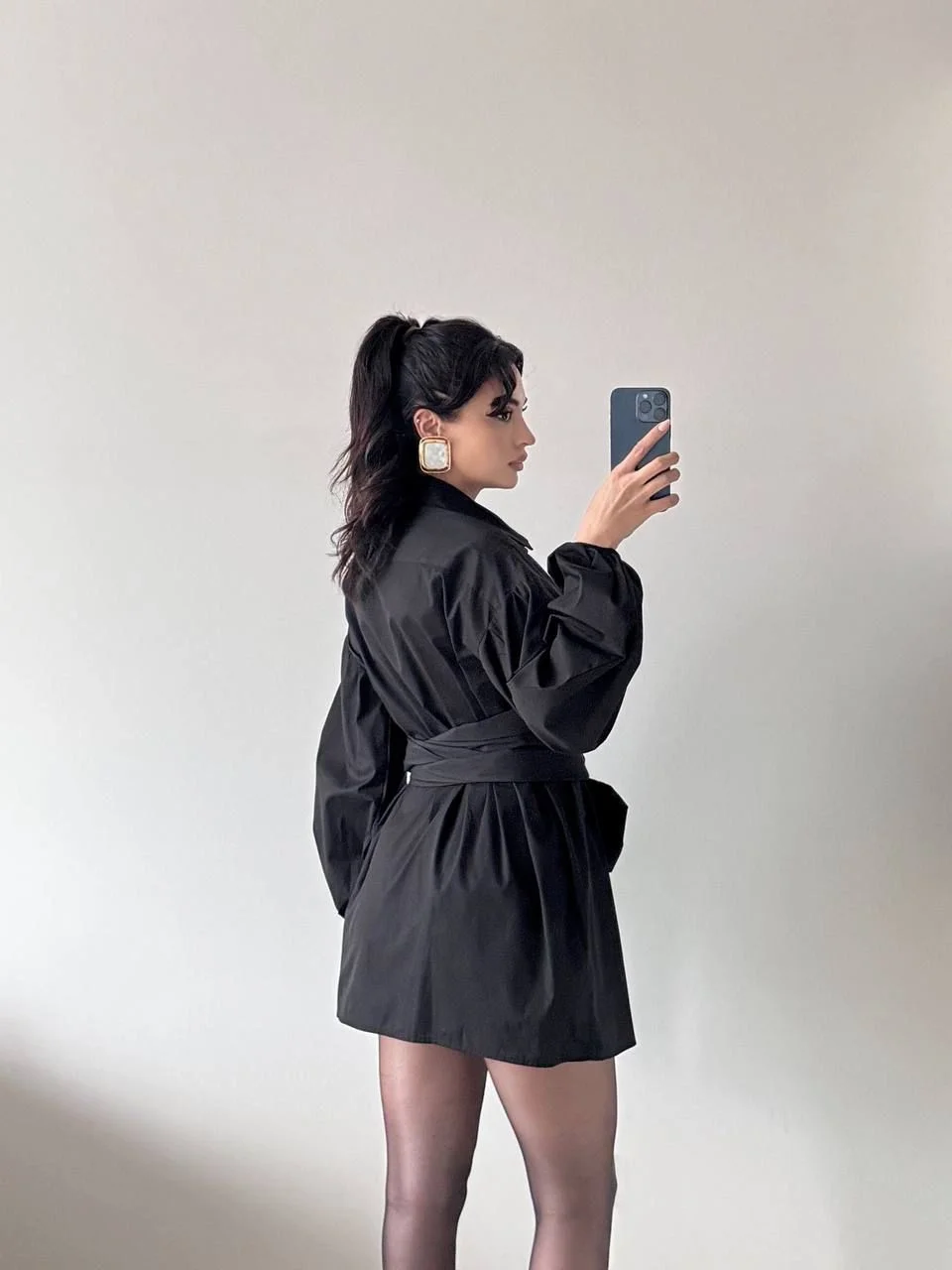 Siyah Omuzdan Çarpraz Fiyonk Bağlamalı Uzun Kollu Mini Elbise