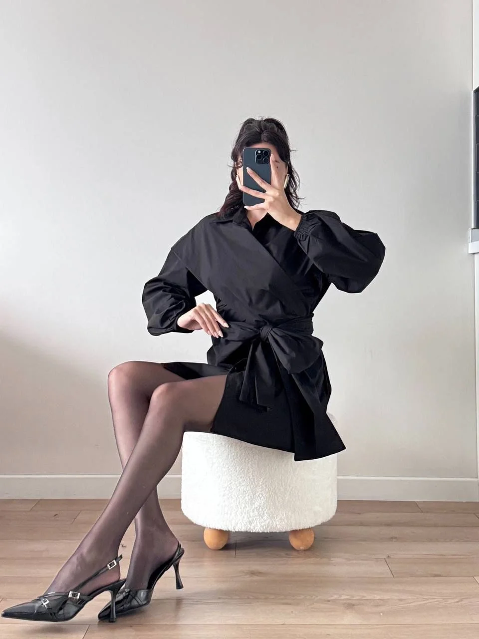 Siyah Omuzdan Çarpraz Fiyonk Bağlamalı Uzun Kollu Mini Elbise