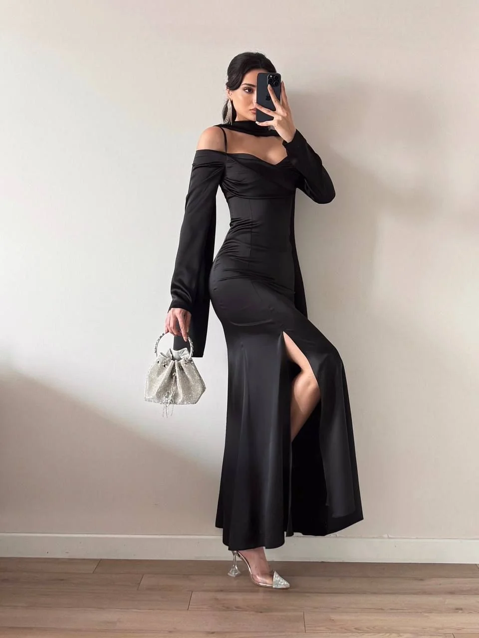 Siyah Saten Askılı Şallı Yırtmaçlı Maxi Elbise