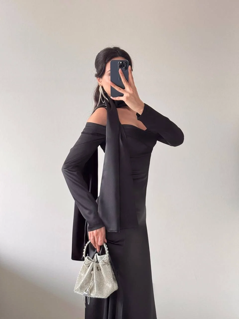 Siyah Saten Askılı Şallı Yırtmaçlı Maxi Elbise