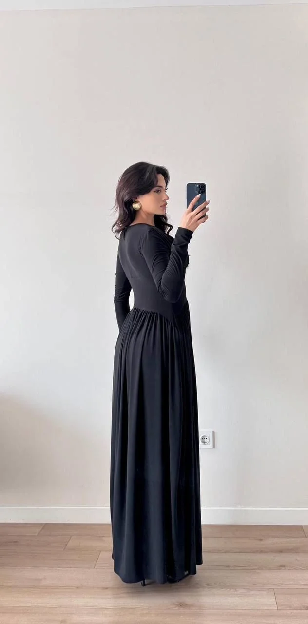 Siyah V Yaka Eteği Büzgülü Dökümlü Maxi Elbise