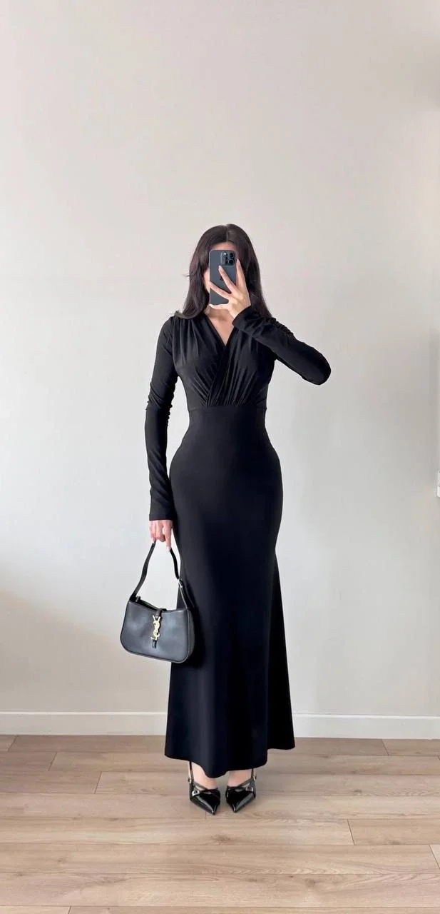 Siyah V Yaka Uzun Kollu Büzgülü Maxi Elbise