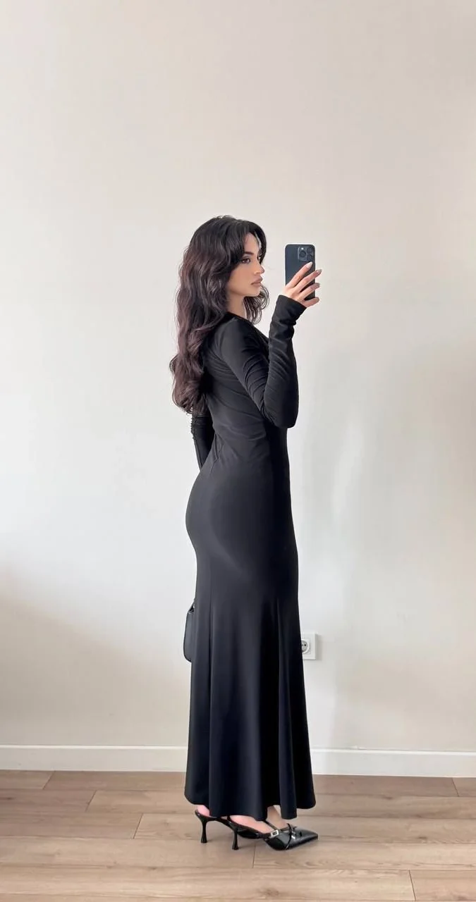 Siyah V Yaka Uzun Kollu Büzgülü Maxi Elbise
