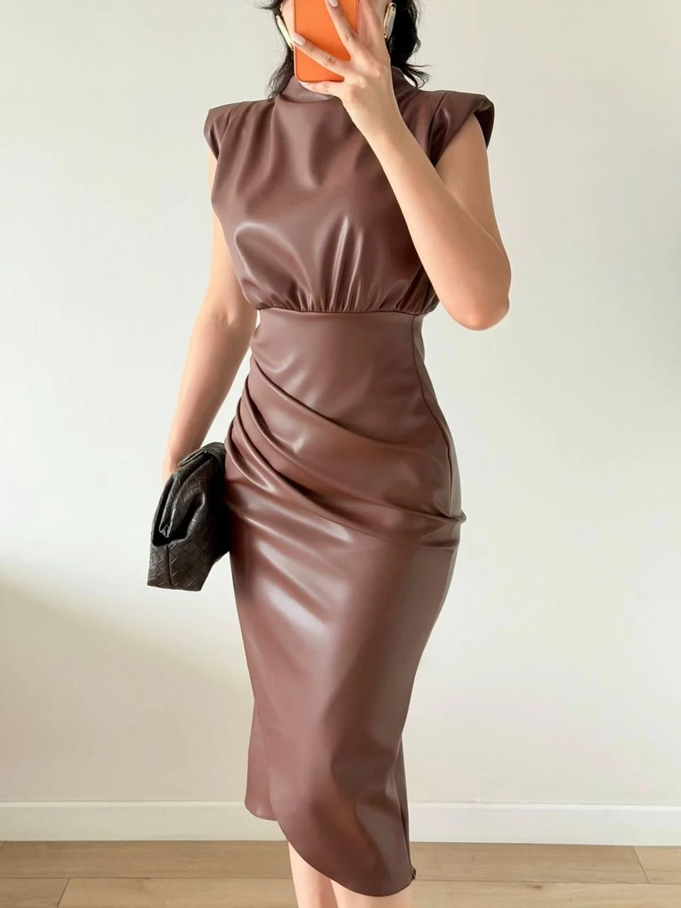 Vatkalı Kahve Midi Beli Pileli Deri Elbise