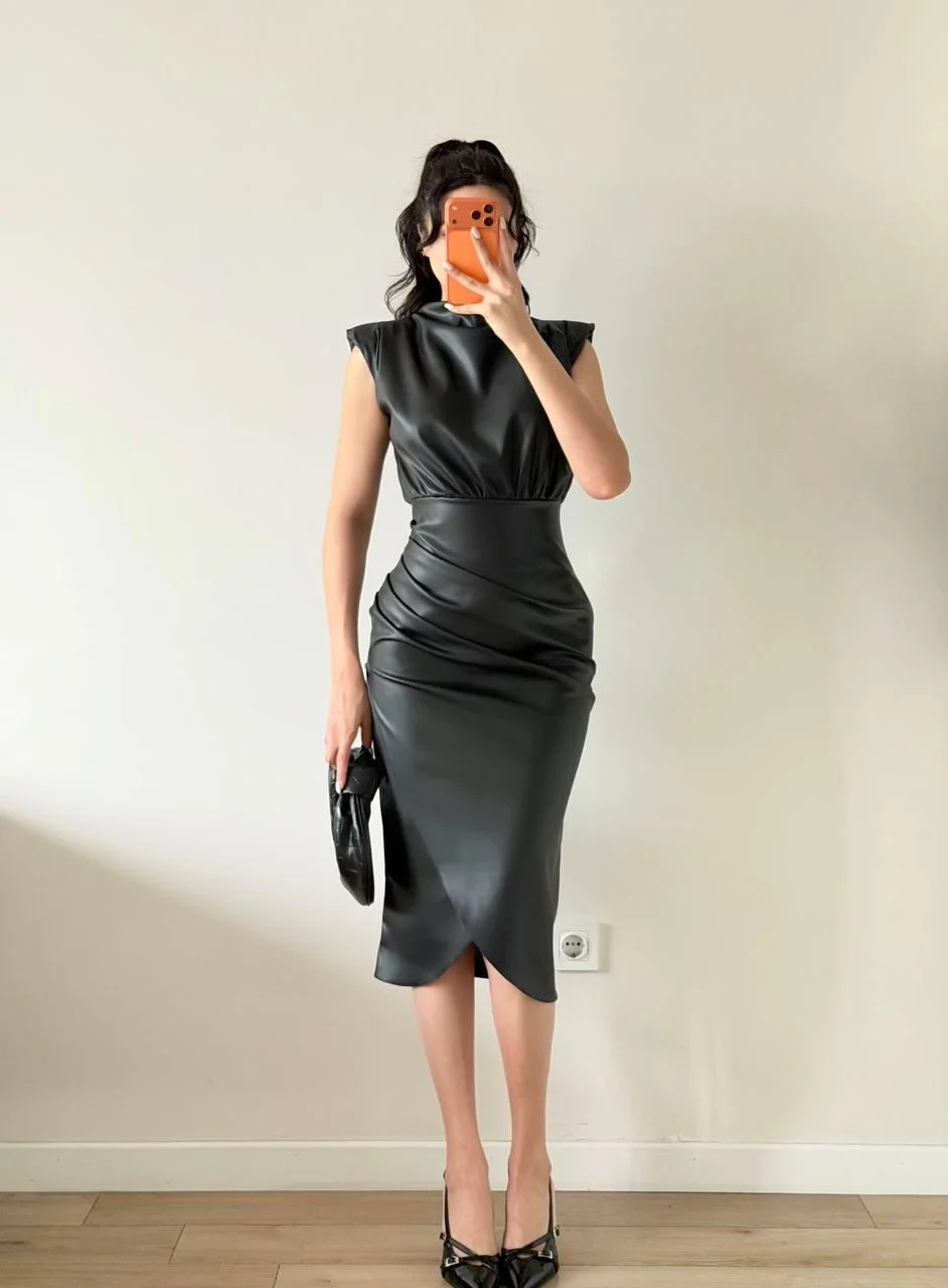 Vatkalı Siyah Midi Beli Pileli Deri Elbise