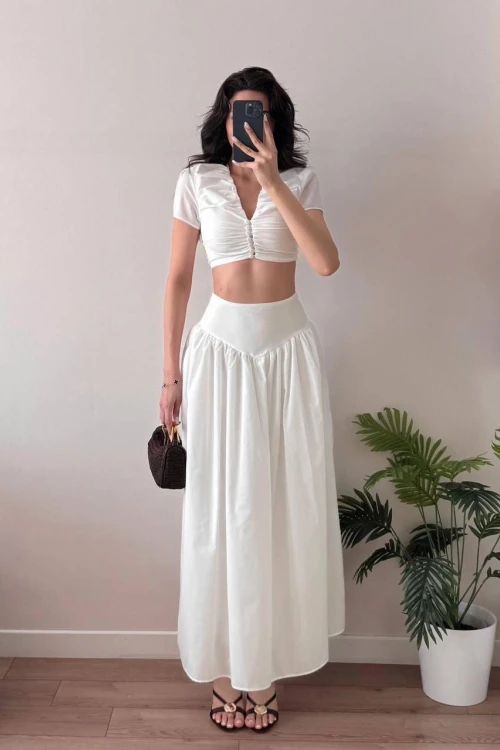 Beyaz Düğmeli Büzgülü Etekli İkili Takım