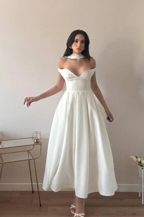 Beyaz Eteği Pileli Şallı Sırt Detaylı Midi Elbise