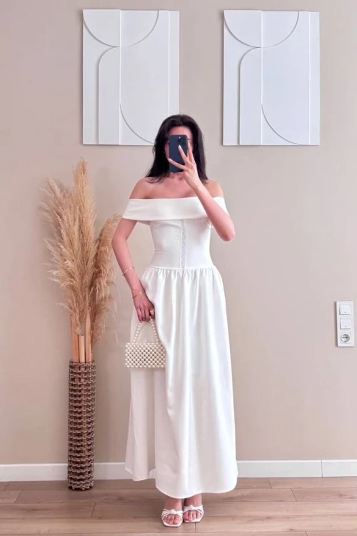 Beyaz Madonna Yaka Dantel Detaylı Büzgülü Midi Elbise