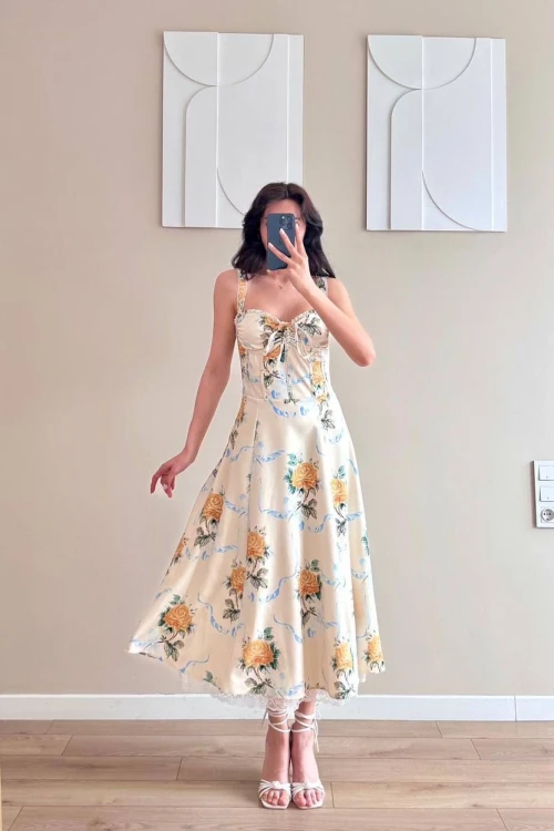 Çiçek Desenli Askılı Dantel Detaylı Midi Elbise
