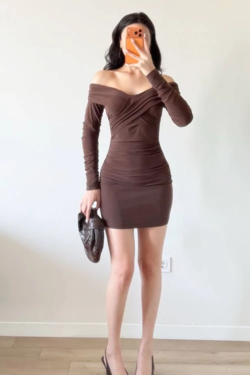 Kahverengi Göğüs Çarpraz Büzgülü Mini Elbise