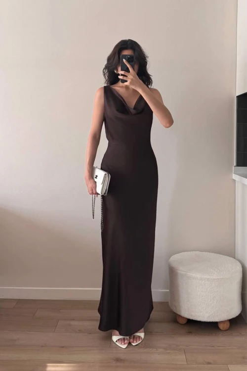 Kahverengi Ön Arka Degaje Yaka Saten Midi Elbise