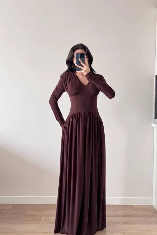 Kahverengi V Yaka Eteği Büzgülü Dökümlü Maxi Elbise