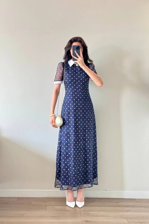 Lacivert Yaka Broşlu Puantiyeli Midi Elbise