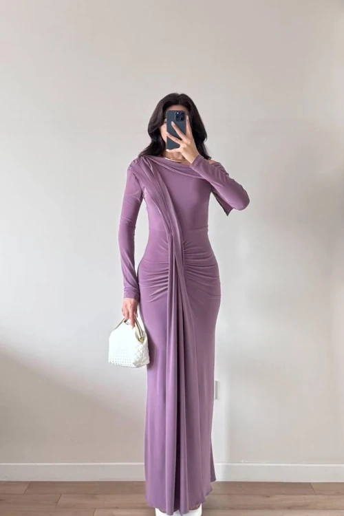 Mor Yırtmaçlı Uzun Kollu Pileli Maxi Dökümlü Elbise